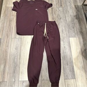 FIGS Men’s Scrub Set in Dark Fig - Medium Top, Small Pant